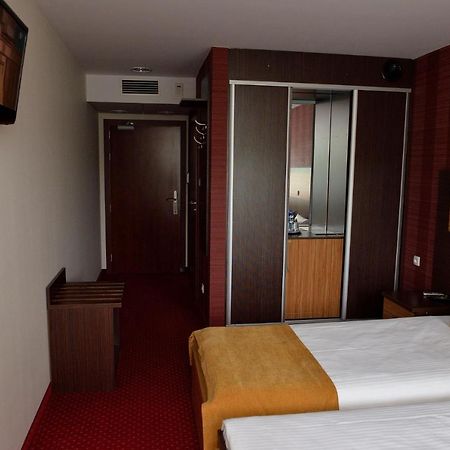 Quest Hotel - Dawniej Hotel Planeta Brzesko Exterior foto